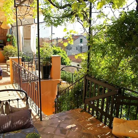 Maison Atypique Avec Jardin Holiday home Nice