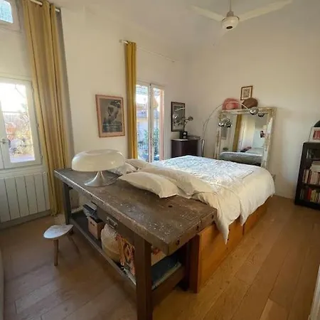 Holiday home Maison Atypique Avec Jardin