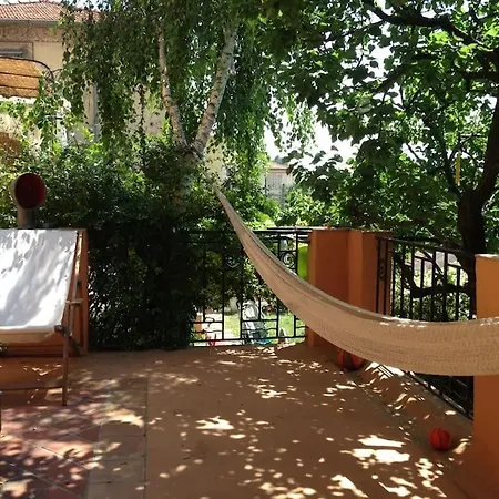 Maison Atypique Avec Jardin Nice